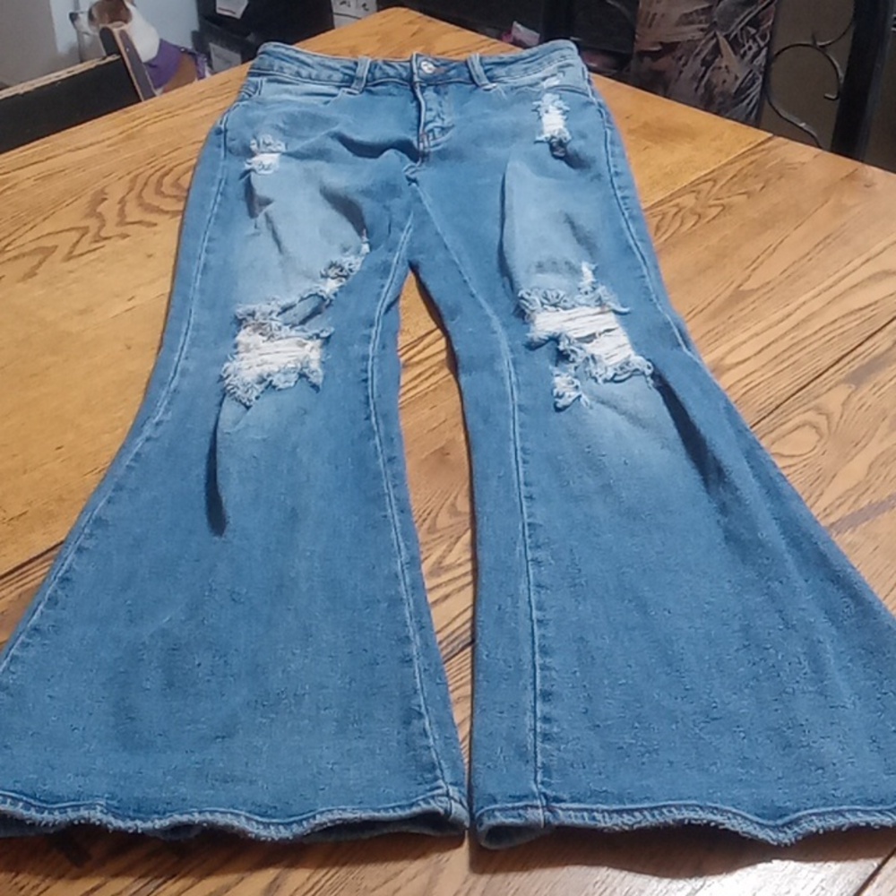 ALMOST FAMOUS Womens Jeans 3 Denim FLARE Pants Used Crop DISTRESSED FLARED BLUE